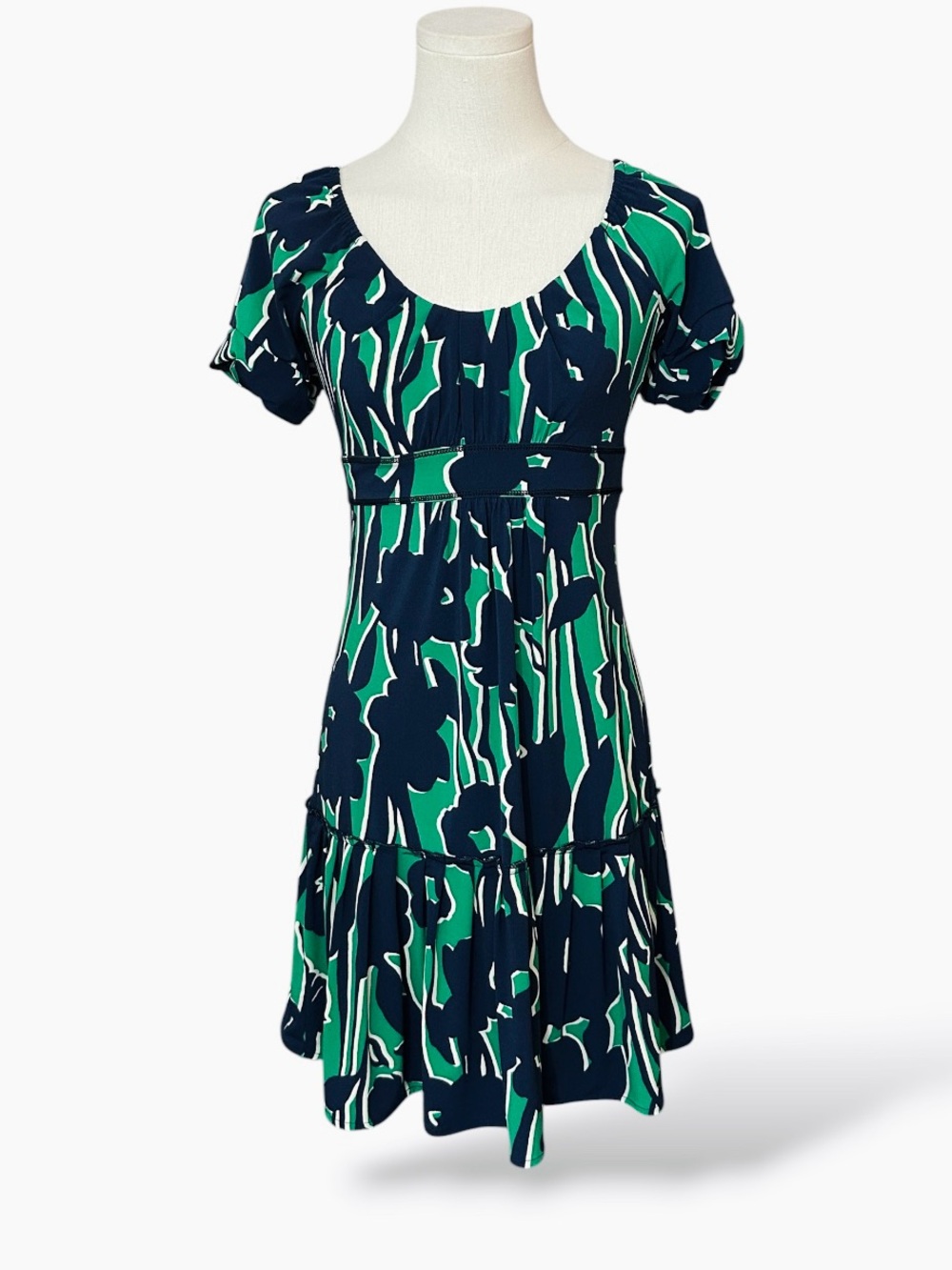 BCBG Maxazria green and navy floral print mini dress Women's Size XS Scoop-Neck